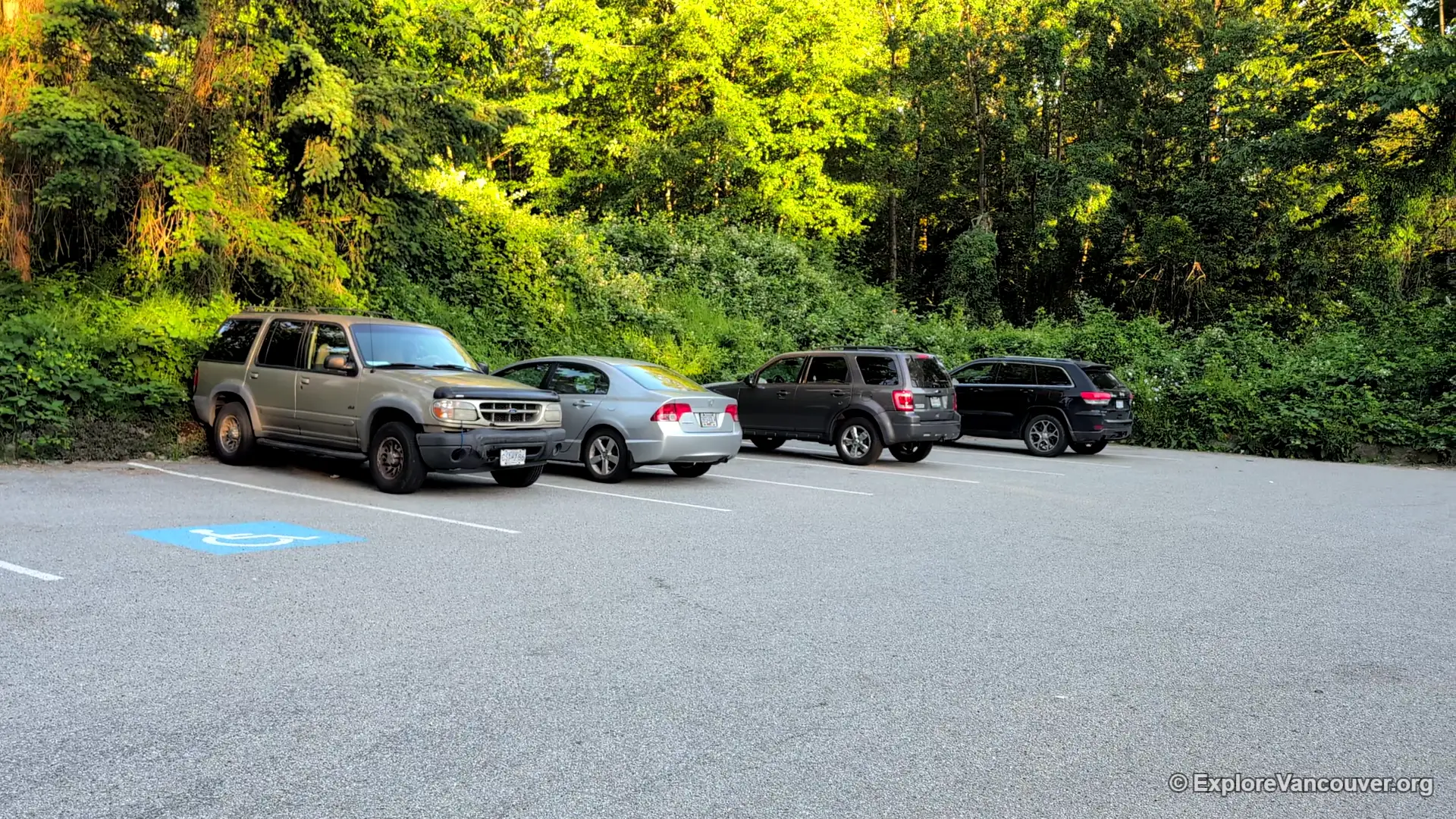 Parking lot entrance to Everett Crowley Park off Kerr Street