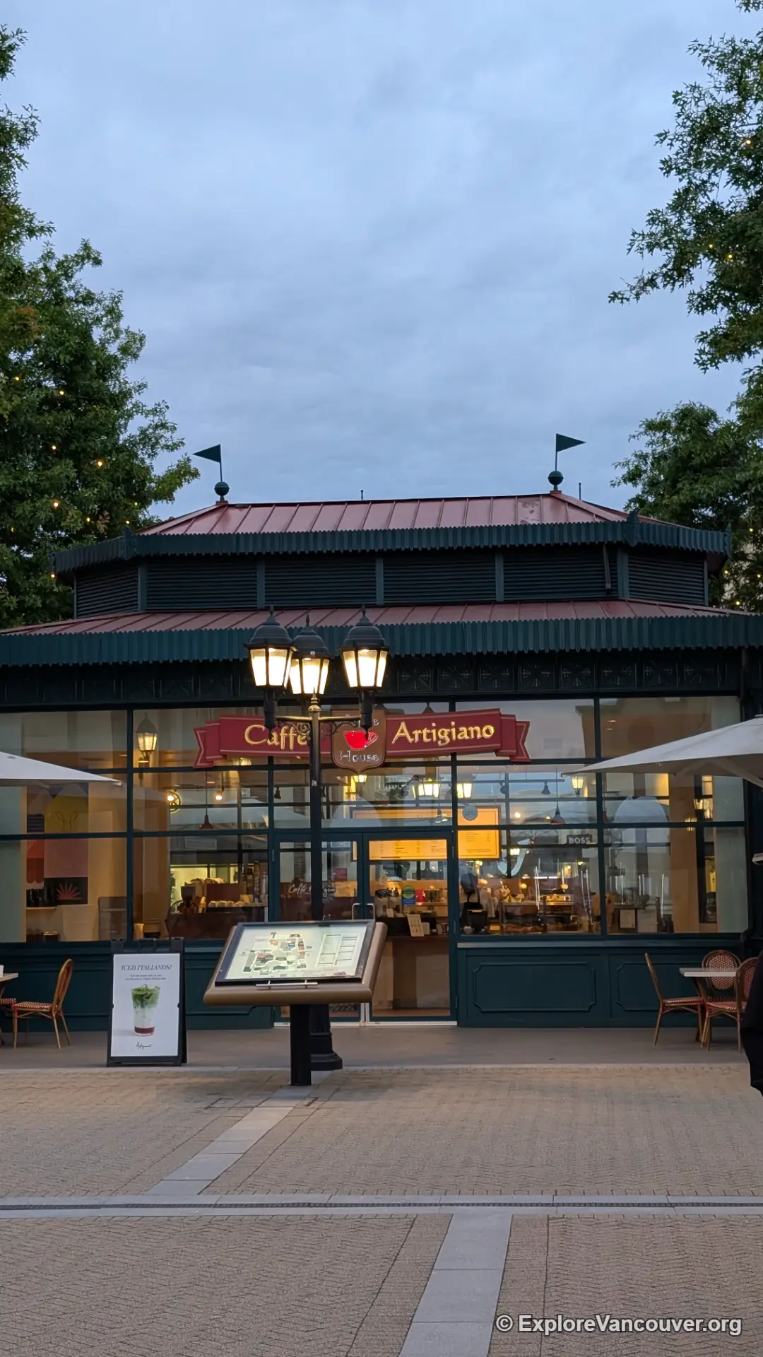 Storefronts along a piazza at McArthurGlen Designer Outlet